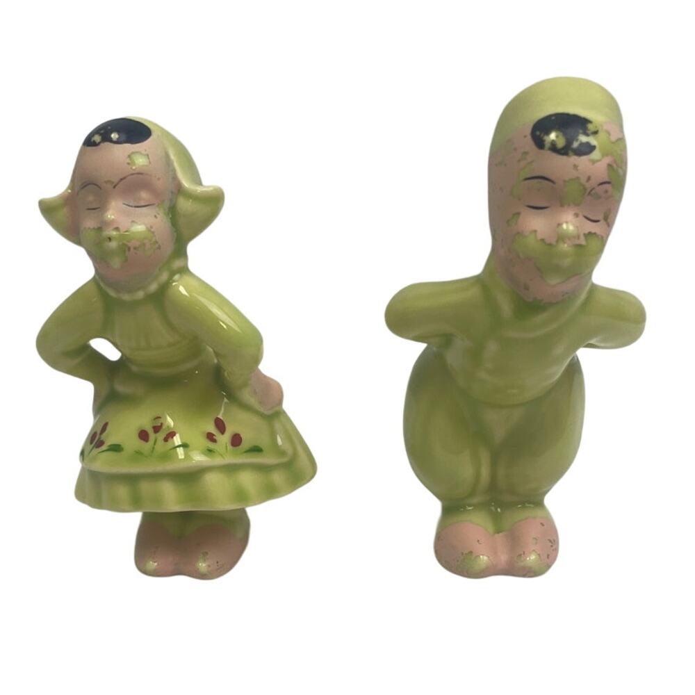 Vintage Kissing Dutch Boy Girl Leaning Very Old Ceramic Collectible Figurines